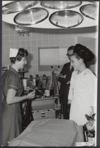 Koninklijk huis, prinsessen, openingen, ziekenhuizen, Holwerda Mw G, Margriet,, Bestanddeelnr 018-1270