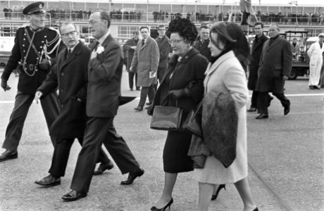 Koninklijk paar en Prinses Beatrix naar Mexico vertrokken vanaf Schiphol, vertre, Bestanddeelnr 916-2763