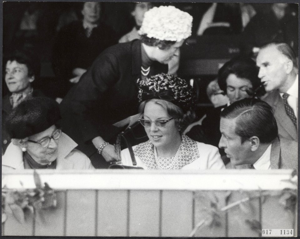 Koninklijk huis, prinsessen, prinsen, paardensport, toeschouwers, Armgard, prins, Bestanddeelnr 017-1134