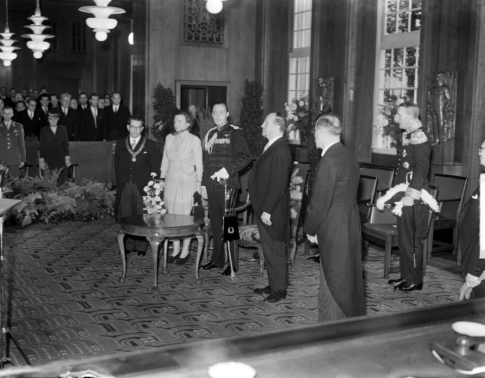 Koninklijk paar in Amsterdam, in stadhuis, Bestanddeelnr 903-6744