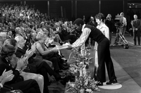 Koninklijke familie in RAI-gebouw aanwezig bij feestelijk spelprogramma gepresen, Bestanddeelnr 926-6604