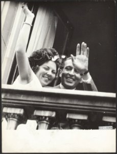 Koninklijk huis, prinsessen, prinsen, portretten, balkons, stadhuizen, Beatrix, , Bestanddeelnr 017-1109