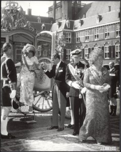 Koninklijk huis, prinsessen, prinsen, koninginnen, prinsjesdag, koetsen, Beatrix, Bestanddeelnr 019-1240