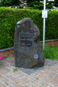 Kröffelbach,Brunnenplatz, Gedenkstein
