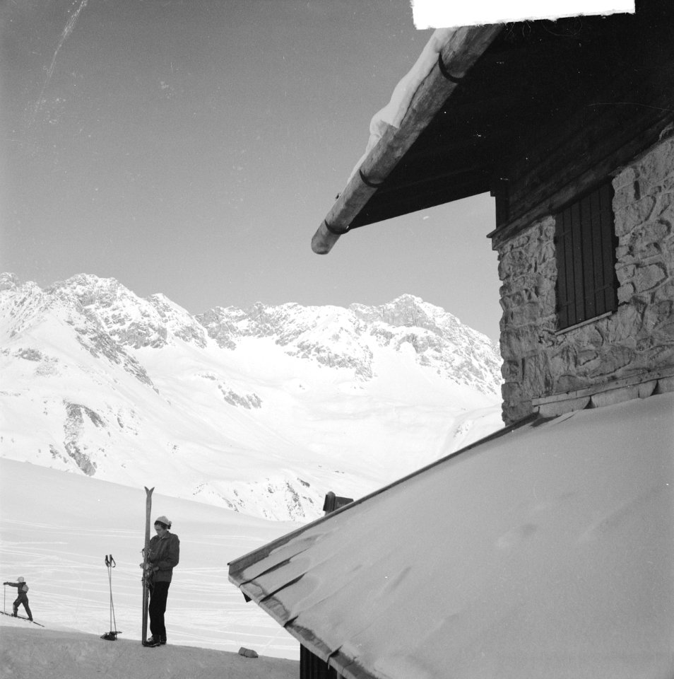 Koninklijke familie in Sankt Anton. Skister bij skilift, Bestanddeelnr 934-7062