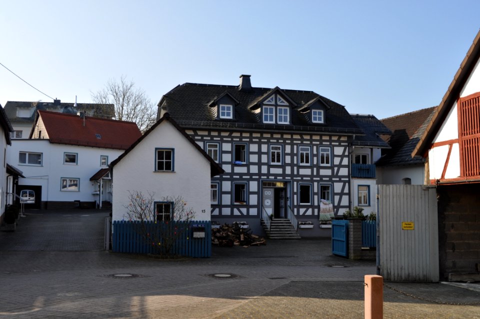 Kröftel, Feldbergstraße 15