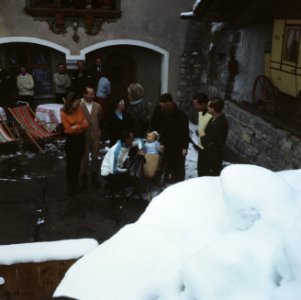 Koninklijke Familie in Lech, Oostenrijk Irene, Hughes Charles , Christina, HM, , Bestanddeelnr 254-8029