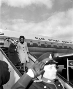 Koninklijk paar en Prinses Beatrix naar Mexico vertrokken. de Prinsessen Margrie, Bestanddeelnr 916-2752