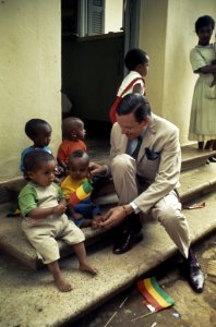 Koninklijk Paar en Prinses Beatrix en Prins Claus in Ethiopie Prins Claus met k, Bestanddeelnr 254-8873
