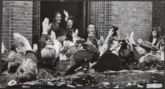 Koninklijk huis, prinsessen, prinsen, bezoeken, publiek, Beatrix, prinses, Claus, Bestanddeelnr 017-1152