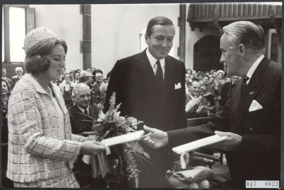 Koninklijk huis, prinsessen, prinsen, herdenkingen, boeken, Beatrix, prinses, Cl, Bestanddeelnr 017-0833