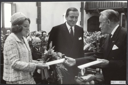 Koninklijk huis, prinsessen, prinsen, herdenkingen, boeken, Beatrix, prinses, Cl, Bestanddeelnr 017-0833