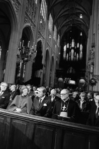 Koninklijk paar bij officiele heringebruikname Sint Jan Den Bosch Koninklijk p, Bestanddeelnr 933-3531