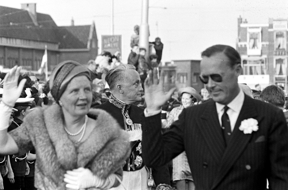 Koninklijk paar in Den Haag (in Circus te Scheveningen), Bestanddeelnr 913-9078