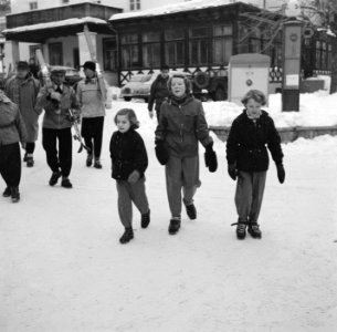 Koninklijke Familie in Sankt Anton 3 prinsessen, Bestanddeelnr 904-3672