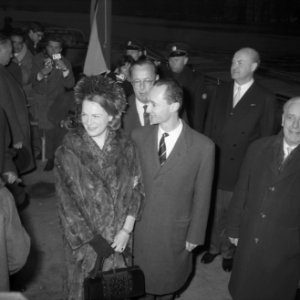 Koninklijke familie bij Amstelhotel bij rondvaartboot, Prinses Irene , Prins Ber, Bestanddeelnr 916-0390