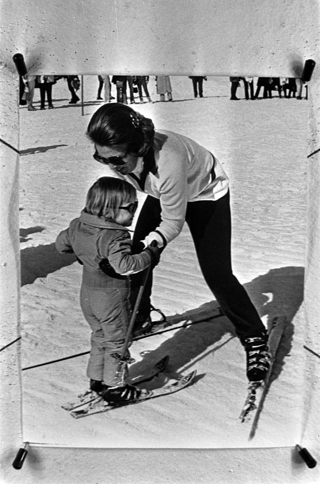 Koninklijke familie in Lech, Beatrix en Constantijn op skis, Bestanddeelnr 926-2880