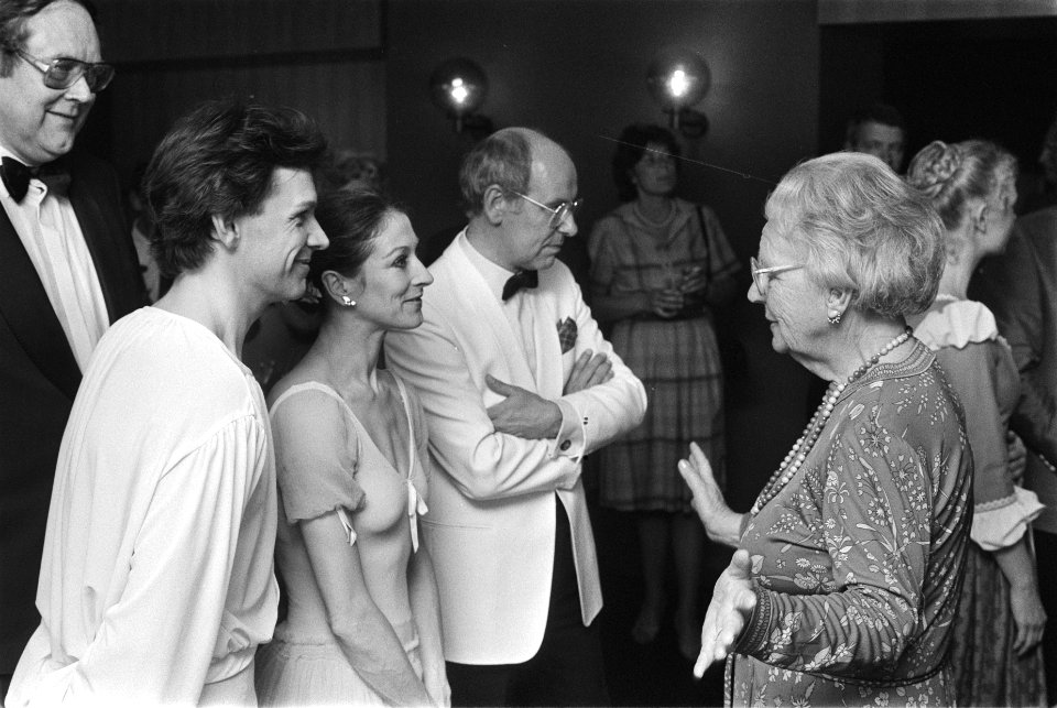Koninklijke familie aanwezig bij opnamen AVRO-tv Van Ganser Harte v.l.n.r. P, Bestanddeelnr 932-9450