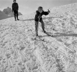 Koninklijke familie in Sankt Anton. Prinses Margriet op de ski's, Bestanddeelnr 904-3663