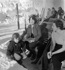 Koninklijke familie in Sankt Anton. Prinses Margriet, Bestanddeelnr 904-3665
