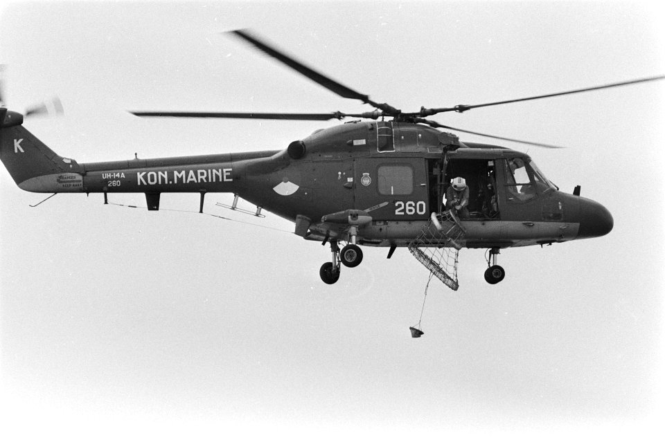 Koninklijke familie bezoekt vlootschouw Rotterdam Maritiem helikopter Nederland, Bestanddeelnr 929-7302