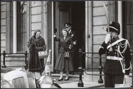 Koninklijk huis, prinsessen, koninginnen, prinsen, VERTREKKEN, paleizen, Beatrix, Bestanddeelnr 017-0210