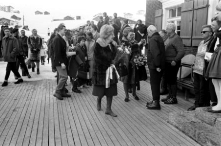 Koninklijke familie naar wintersport in Lech. Aankomst hotel in Lech Pieter van , Bestanddeelnr 921-1319