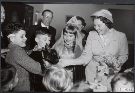Koninklijk huis, prinsessen, openingen, kinderen, dieren, Beatrix, prinses, RK, Bestanddeelnr 017-0302
