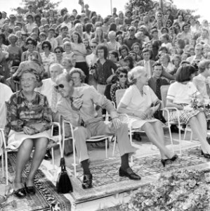 Koninklijke familie viert Zilveren Regeringsjubileum in Tilburg, Koninklijk paar, Bestanddeelnr 926-6617