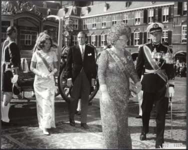 Koninklijk huis, prinsessen, prinsen, koninginnen, prinsjesdag, Beatrix, prinses, Bestanddeelnr 017-1229