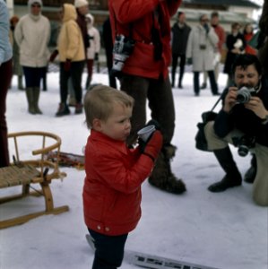 Koninklijke familie met wintersportvakantie in Lech. Prins Constantijn in de sne, Bestanddeelnr 254-9178