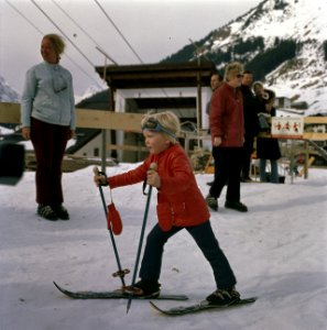 Koninklijke familie met wintersportvakantie in Lech. Prins Willem-Alexander, Bestanddeelnr 254-9182