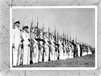 Koninklijk Marine in Nederlands-Indië. Mariniers tijdens een parade, Bestanddeelnr 935-0036