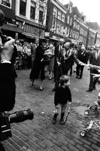Koninklijk Paar bezoekt Overijssel Koningin Beatrix tijdens bezoek Zwolle bij e, Bestanddeelnr 930-8864