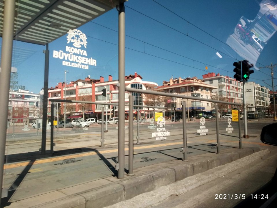 Konya'da tramvay durağı
