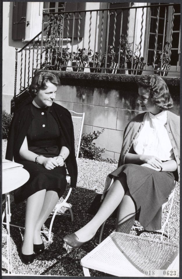 Koninklijk huis, prinsessen, studenten, gesprekken, Irene, prinses, Laman Trip M, Bestanddeelnr 018-0623