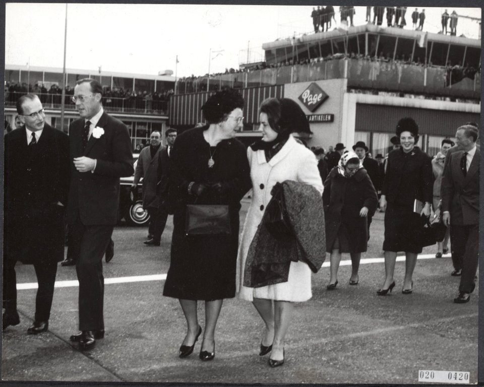 Koninklijk huis, staatsbezoeken, koninginnen, prinsen, prinsessen, vliegvelden, , Bestanddeelnr 020-0420