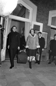 Koninklijke Familie vertrekt per trein station Baarn naar Lech (Oostenrijk) voor, Bestanddeelnr 922-1765