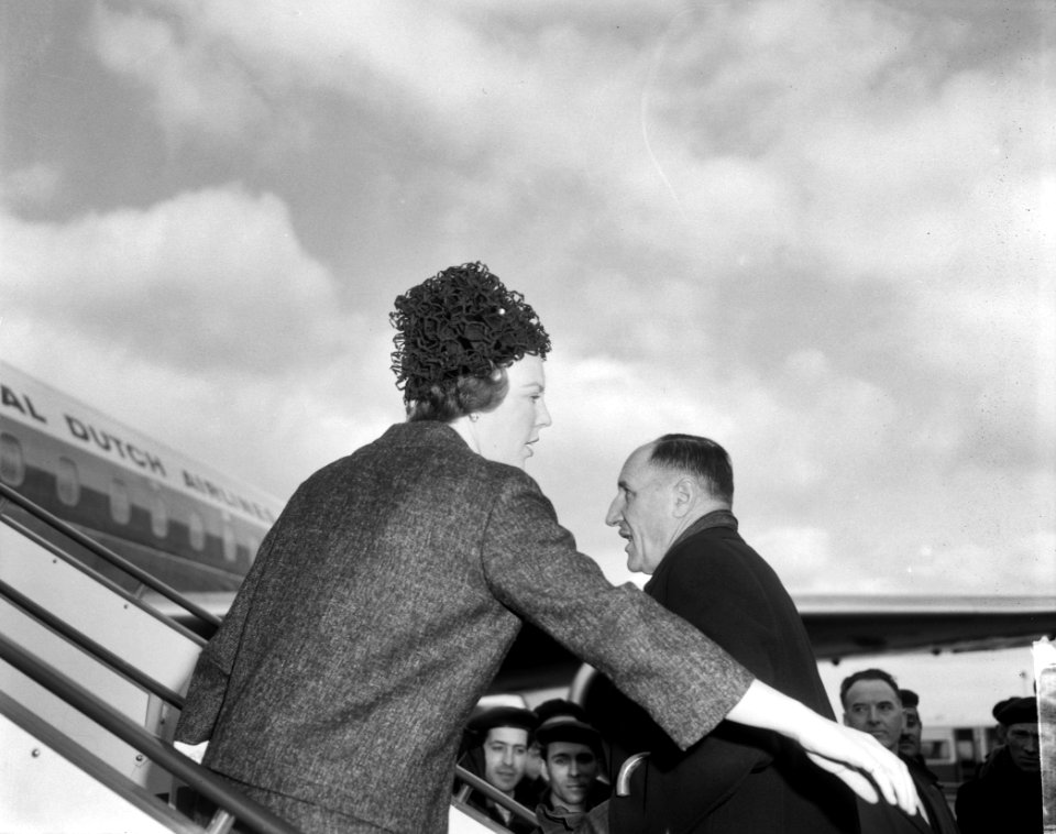Koninklijk paar en Prinses Beatrix naar Mexico vertrokken. Prinses Beatrix en mi, Bestanddeelnr 916-2757