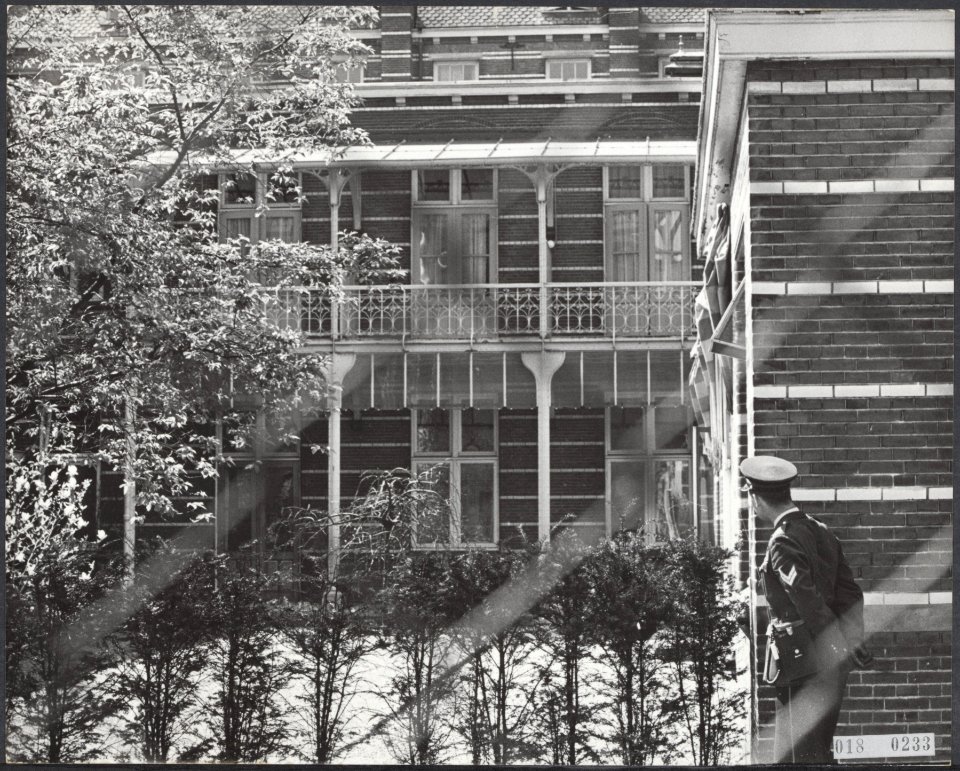 Koninklijk huis, vensters, politie, Utrecht, Bestanddeelnr 018-0233
