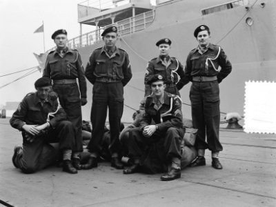 Koninklijke Marechaussee naar Korea vanuit Rotterdam ( 6 man ), Bestanddeelnr 904-9861