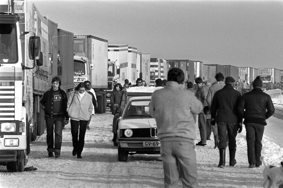 Konvooi 120 vrachtwagens met kerstpakketten van Utrecht naar Polen. Duizenden me, Bestanddeelnr 931-8578