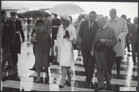 Koninklijk huis, prinsessen, prinsen, vliegvelden, Beatrix, prinses, Christina, , Bestanddeelnr 017-1212