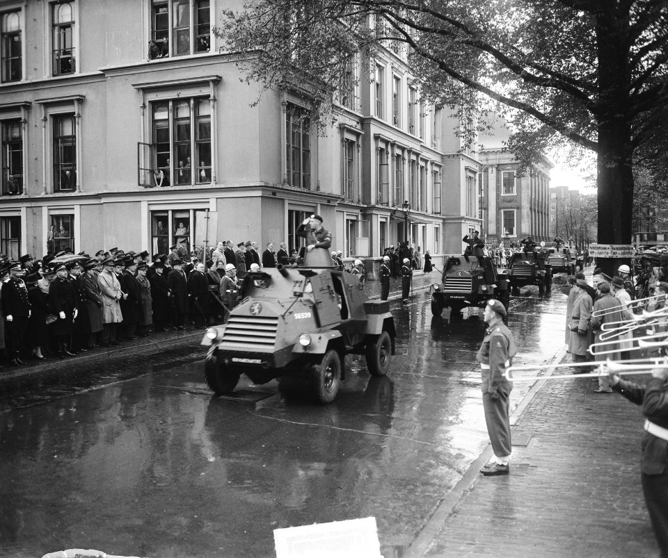 Koninklijke Marechaussee defile Den Haag t.g.v. 135 jaar bestaan, sectie pantser, Bestanddeelnr 903-6763