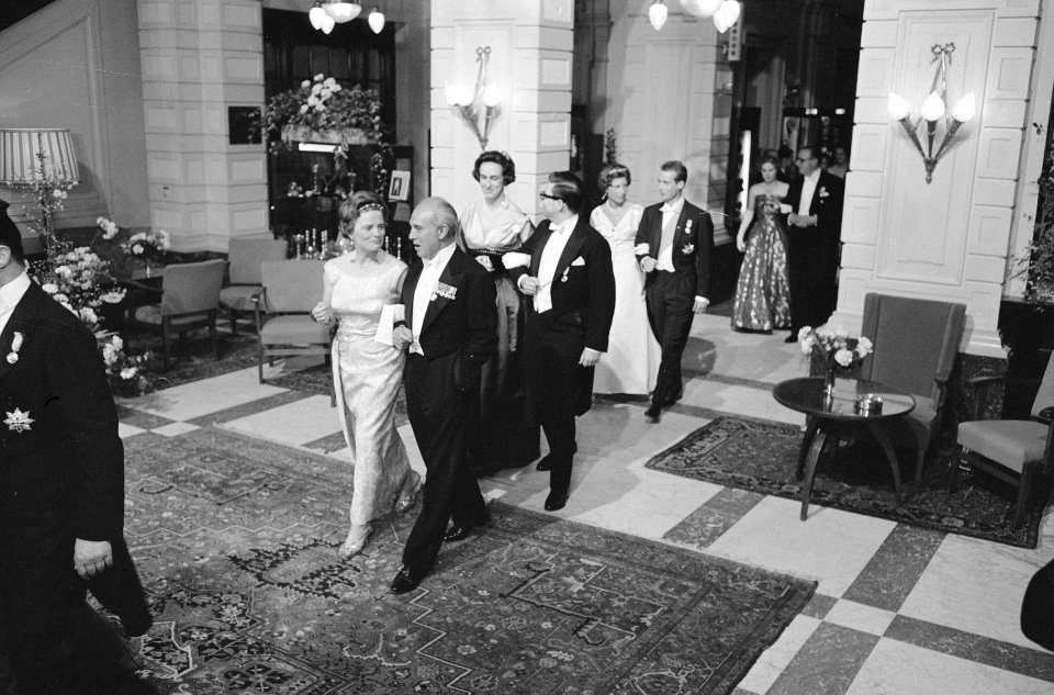 Koninklijke gasten voor het diner, Bestanddeelnr 913-8430