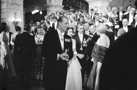 Koninklijke gasten voor het diner, Bestanddeelnr 913-8429 photo