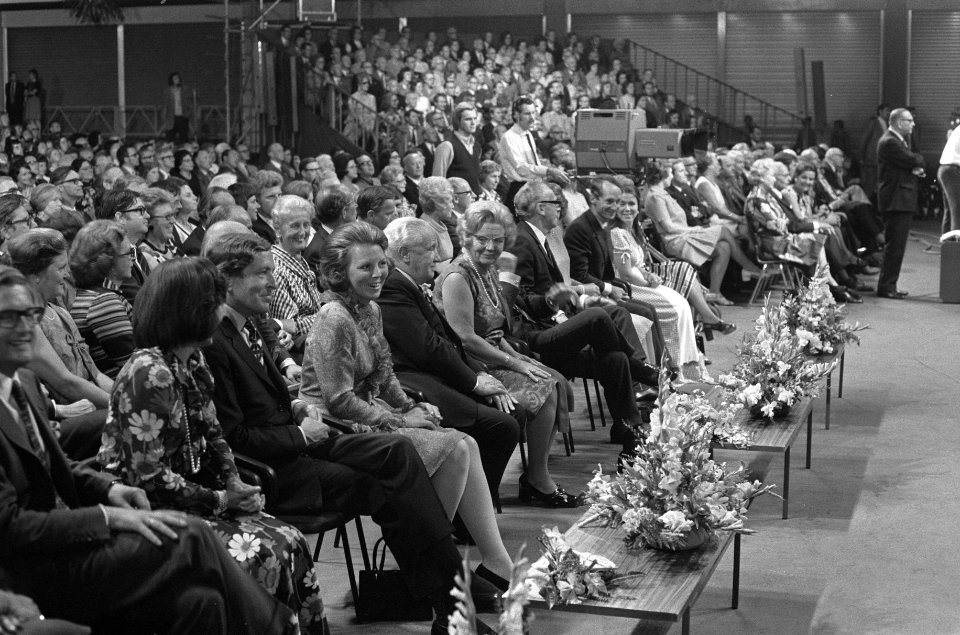 Koninklijke familie in RAI-gebouw aanwezig bij feestelijk spelprogramma gepresen, Bestanddeelnr 926-6613