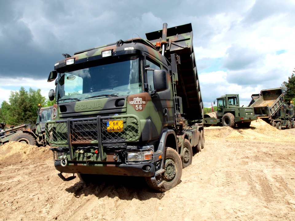 Koninklijke Landmacht Scania R124 CB8x8HZ420 photo1