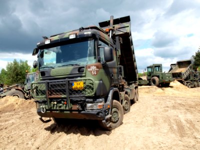 Koninklijke Landmacht Scania R124 CB8x8HZ420 photo1