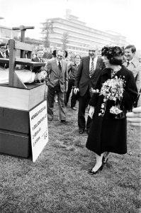 Koninklijk Paar bezoekt Overijssel Koningin Beatrix tijdens bezoek Zwolle bij e, Bestanddeelnr 930-8860